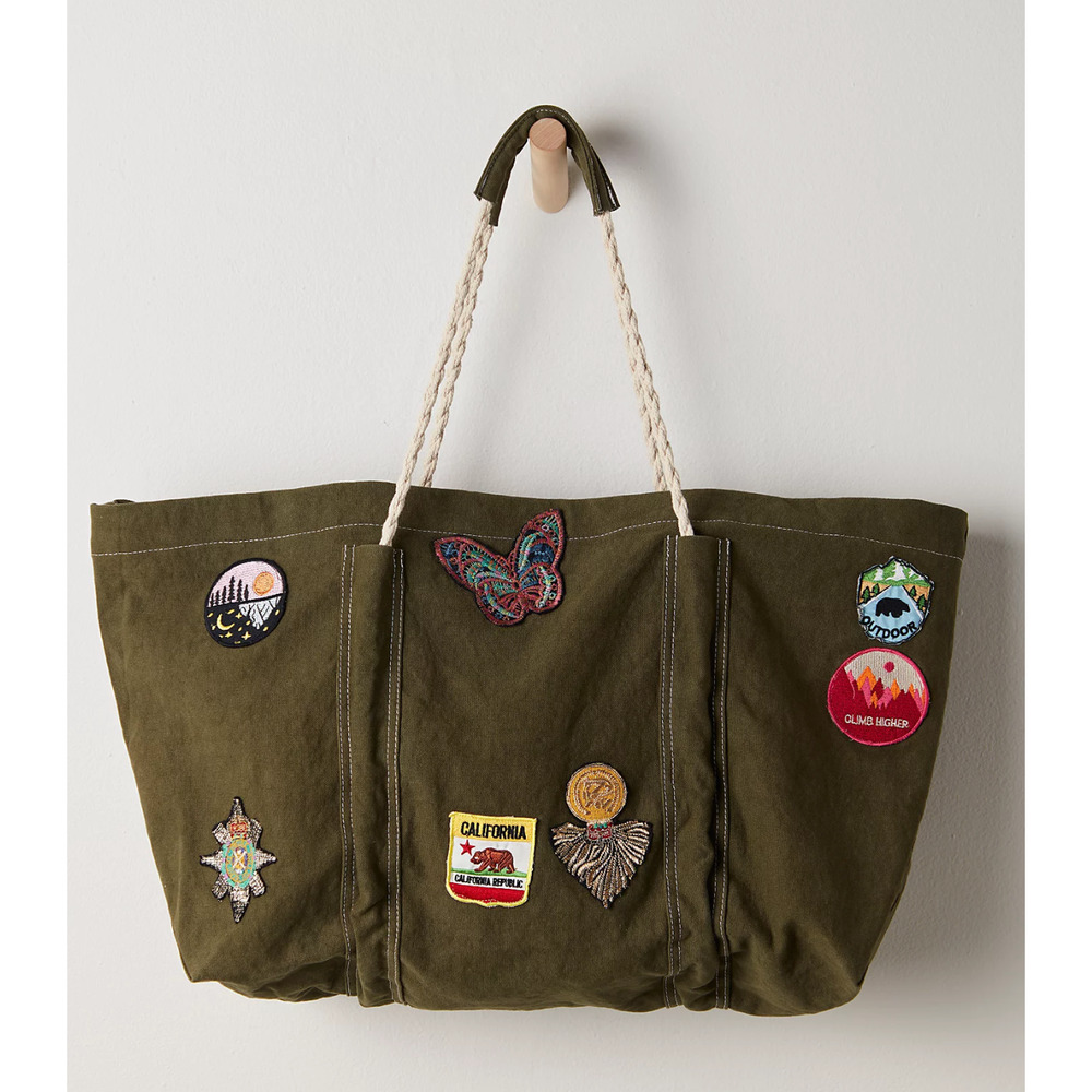 NEW FREE PEOPLE SEA SERPENT GREEN BEEN THERE BADGE PATCHES CANVAS TOTE BAG